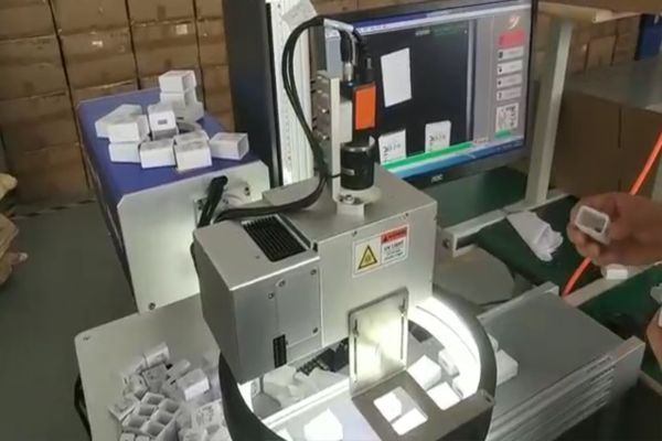 机器视觉的手机电源适配器激光打标应用