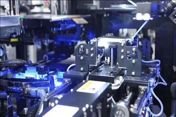 机器视觉赋能锂电池高精度叠片工艺